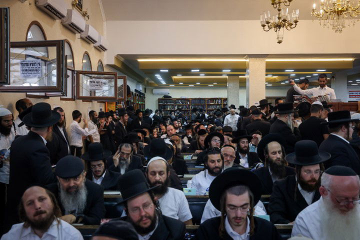 המראות והקולות, הריקודים והתפילות | תיעוד מה'קיבוץ' באומן