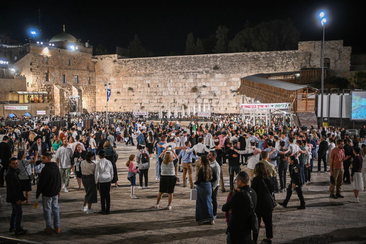 ערב ראש השנה: רבבות השתתפו במעמד הסליחות בכותל המערבי | רַחֵם עָלֵינוּ