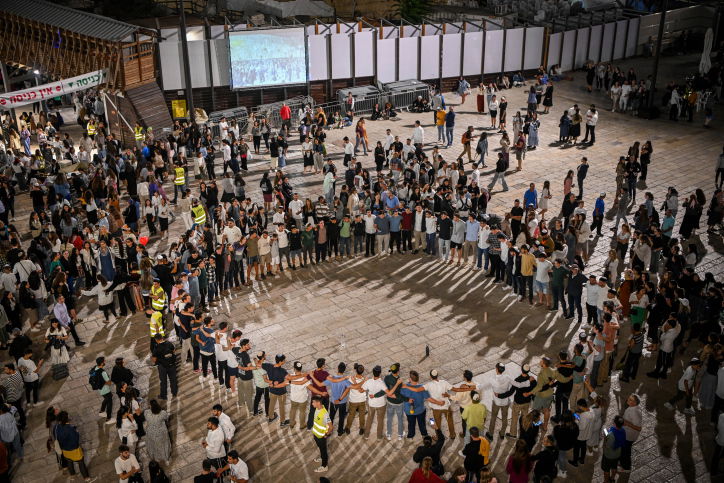 ערב ראש השנה: רבבות השתתפו במעמד הסליחות בכותל המערבי | רַחֵם עָלֵינוּ