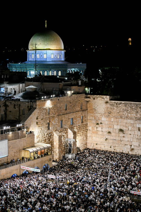 ערב ראש השנה: רבבות השתתפו במעמד הסליחות בכותל המערבי | רַחֵם עָלֵינוּ