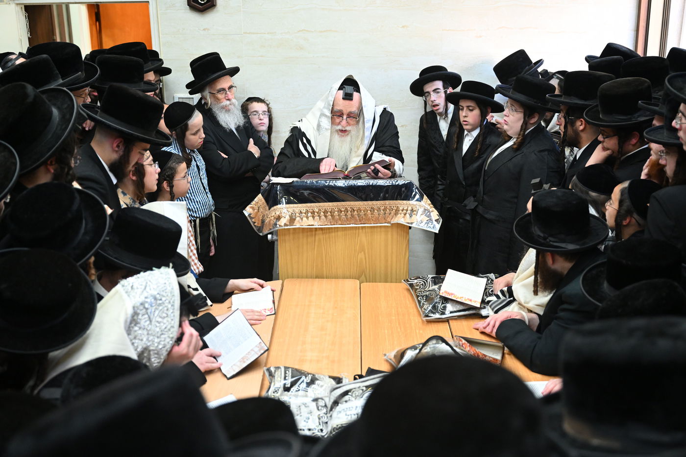 התרת נדרים בפני מנין בבהמ''ד בביתו