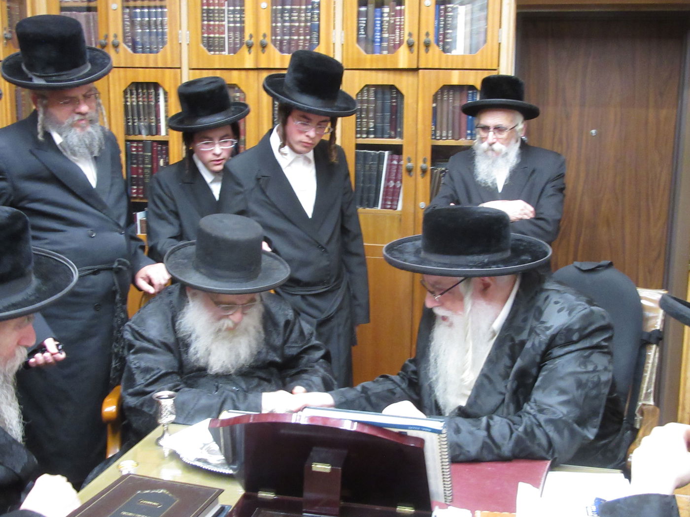 גאב''ד מאקווא 'א ואחיו גאב''ד מאקווא אשדוד 'א בקו''פ בשבוע של ראש השנה