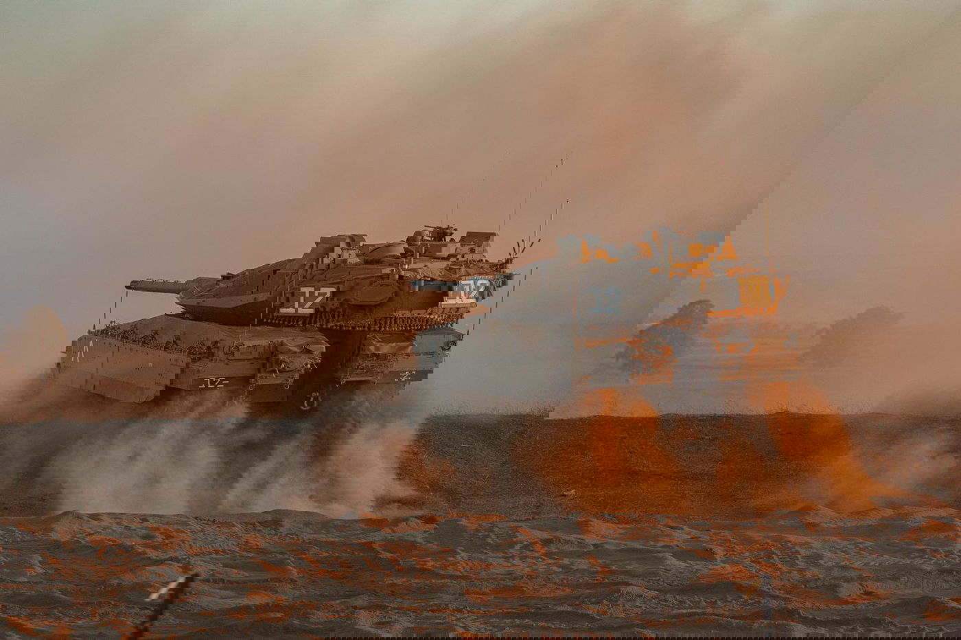 מסכי מולטי־טאץ', משלב בינה מלאכותית ו"בלתי שביר" | טנק 'הברק' העתידי של צה"ל נחשף