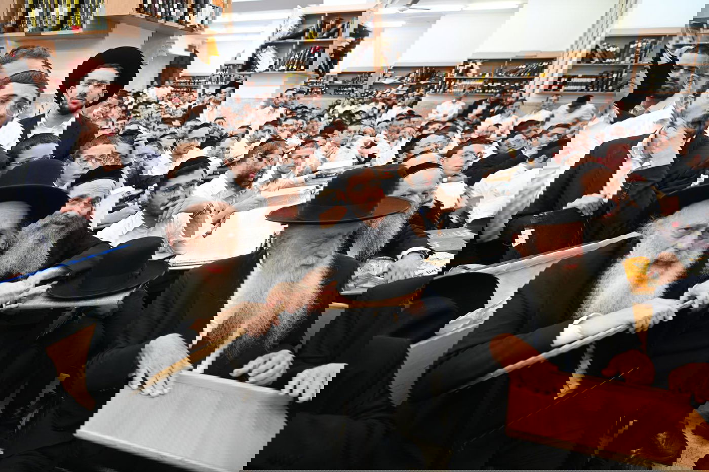 ראש הישיבה הגר"ד לנדו בשיעור ודברי חיזוק בישיבת מיר | תיעוד