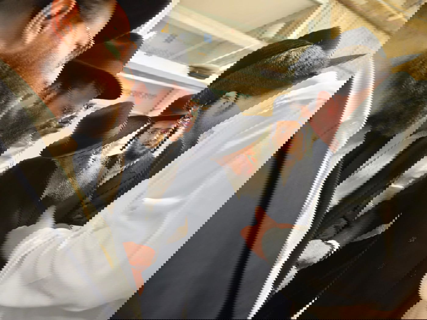 הגר"ד לנדו עלה לביקור חולים אצל הגרב"מ אזרחי | תיעוד