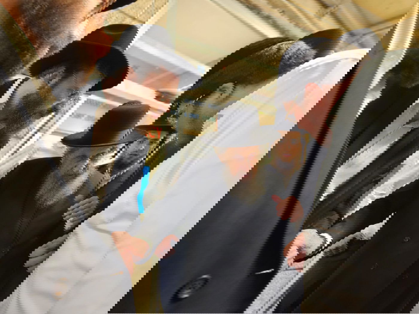 הגר"ד לנדו עלה לביקור חולים אצל הגרב"מ אזרחי | תיעוד