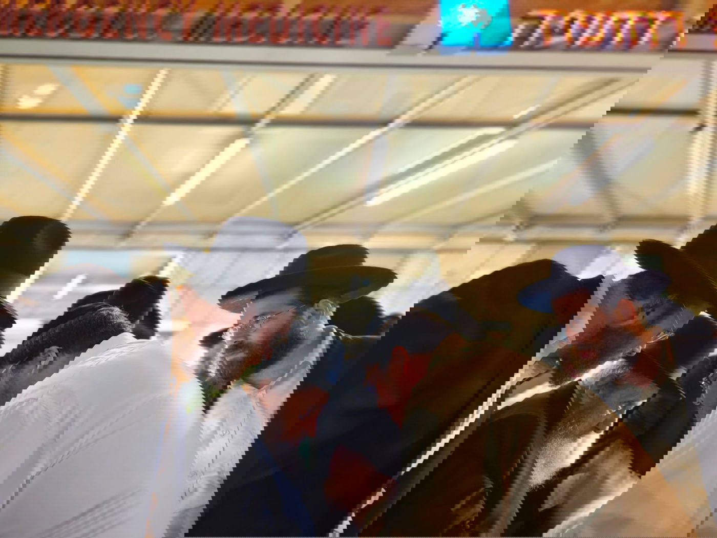 הגר"ד לנדו עלה לביקור חולים אצל הגרב"מ אזרחי | תיעוד