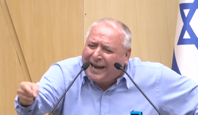 השר נגד המפגינים: "בסוף הלבנים הפסידו; אתם מגעילים אותי, אתם ביזיון"