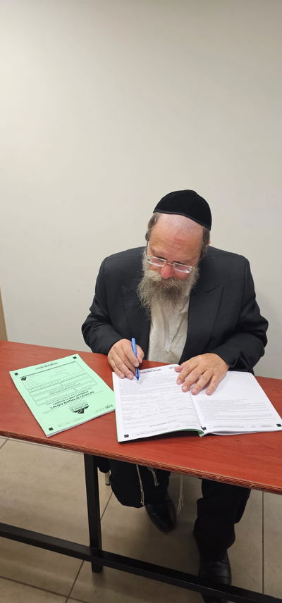 קוסטליץ חותם היום על פתיחת המפלגה