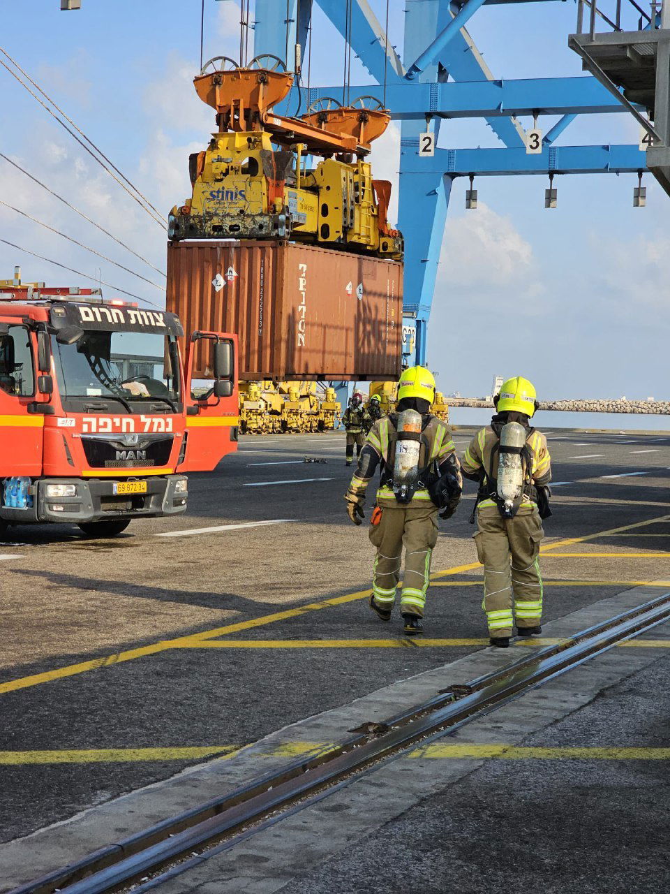 לוחמי האש כעת במקום