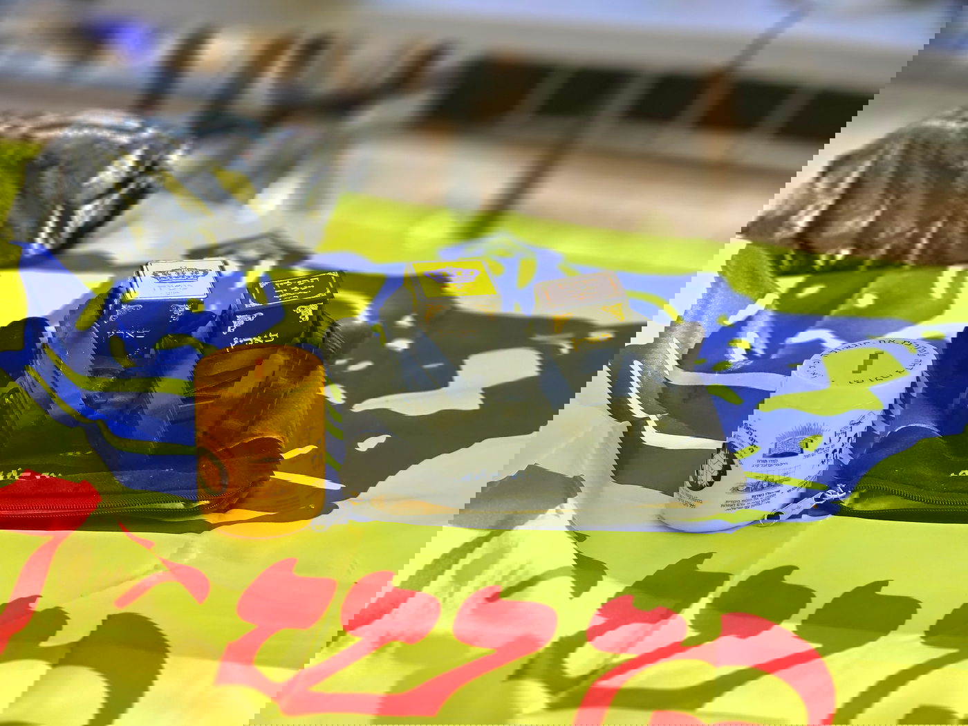 קידוש ה' מול האו"ם: חסידי חב"ד זיכו מפגינים בהנחת תפילין