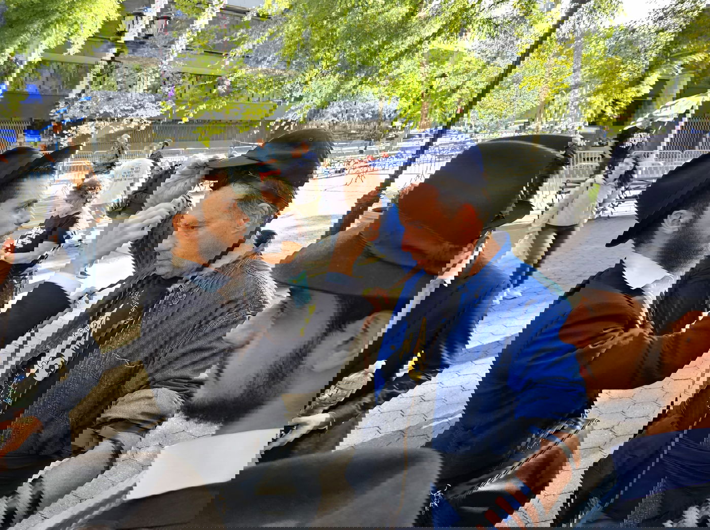 קידוש ה' מול האו"ם: חסידי חב"ד זיכו מפגינים בהנחת תפילין