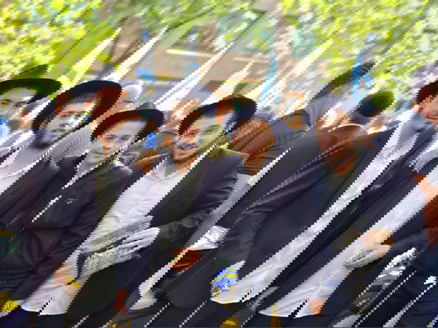 קידוש ה' מול האו"ם: חסידי חב"ד זיכו מפגינים בהנחת תפילין