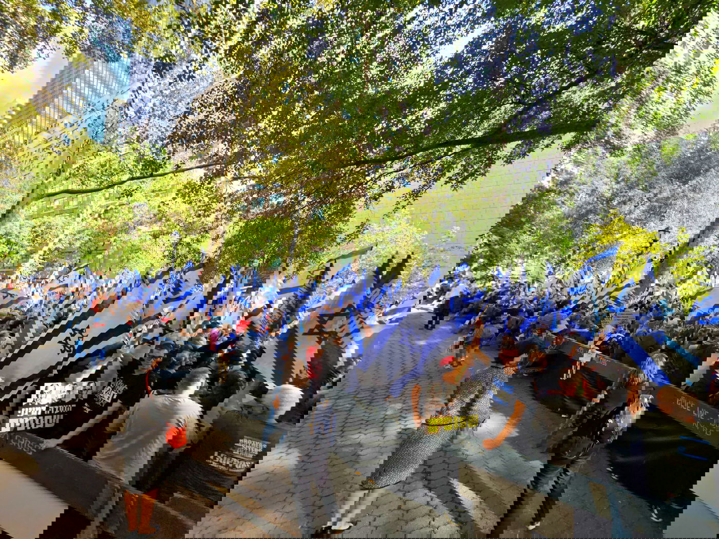 קידוש ה' מול האו"ם: חסידי חב"ד זיכו מפגינים בהנחת תפילין