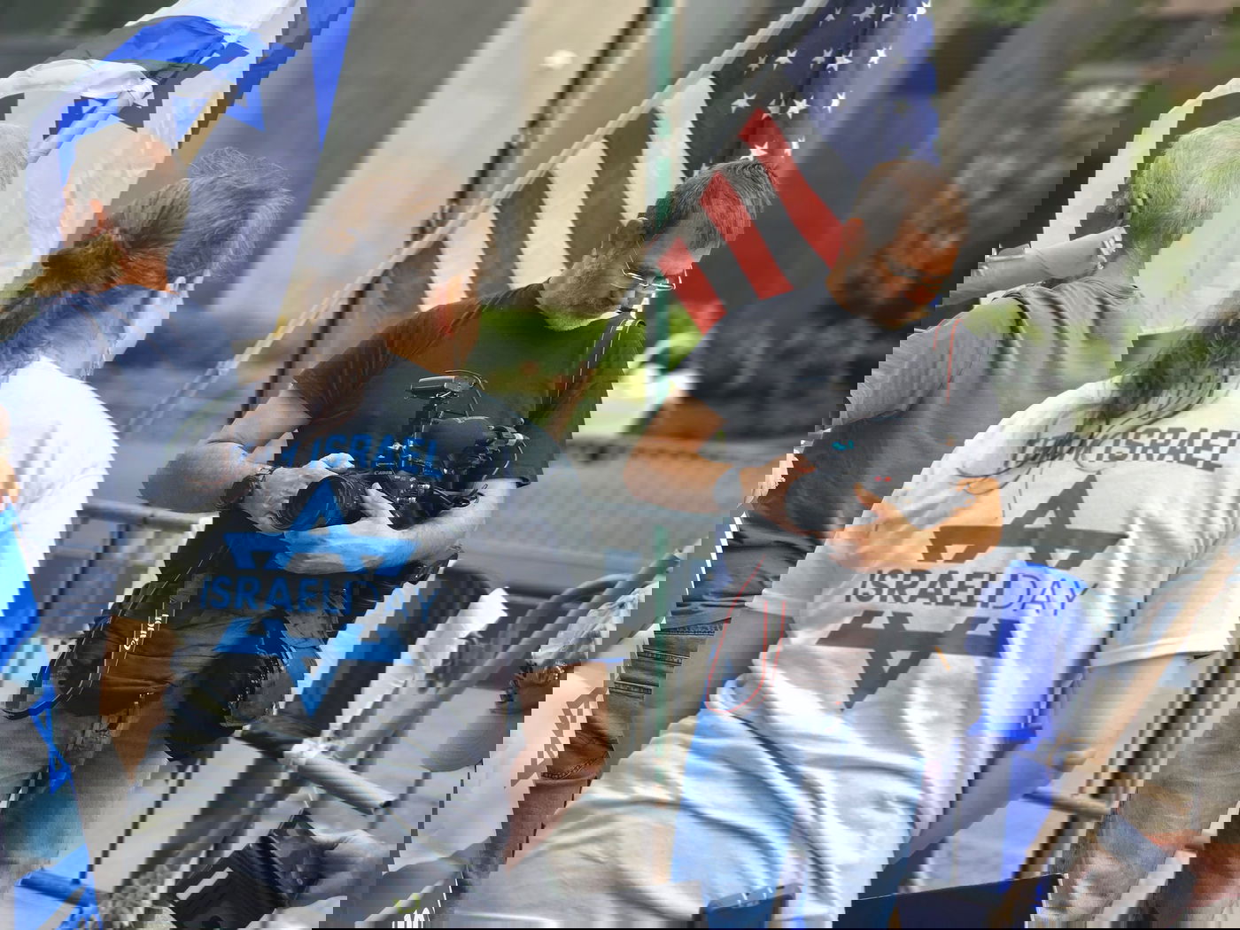 קידוש ה' מול האו"ם: חסידי חב"ד זיכו מפגינים בהנחת תפילין