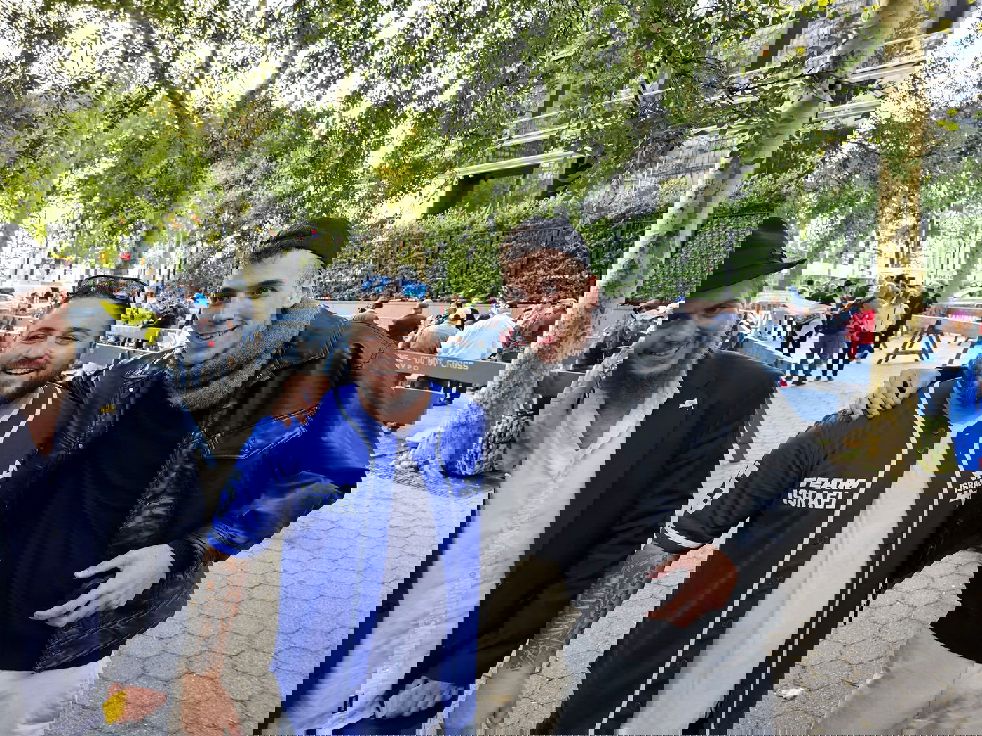 קידוש ה' מול האו"ם: חסידי חב"ד זיכו מפגינים בהנחת תפילין