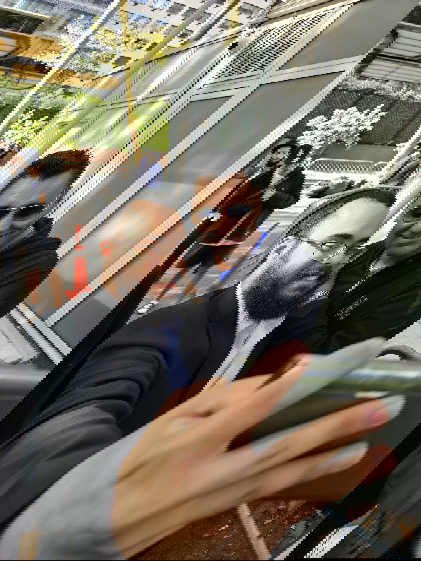 קידוש ה' מול האו"ם: חסידי חב"ד זיכו מפגינים בהנחת תפילין