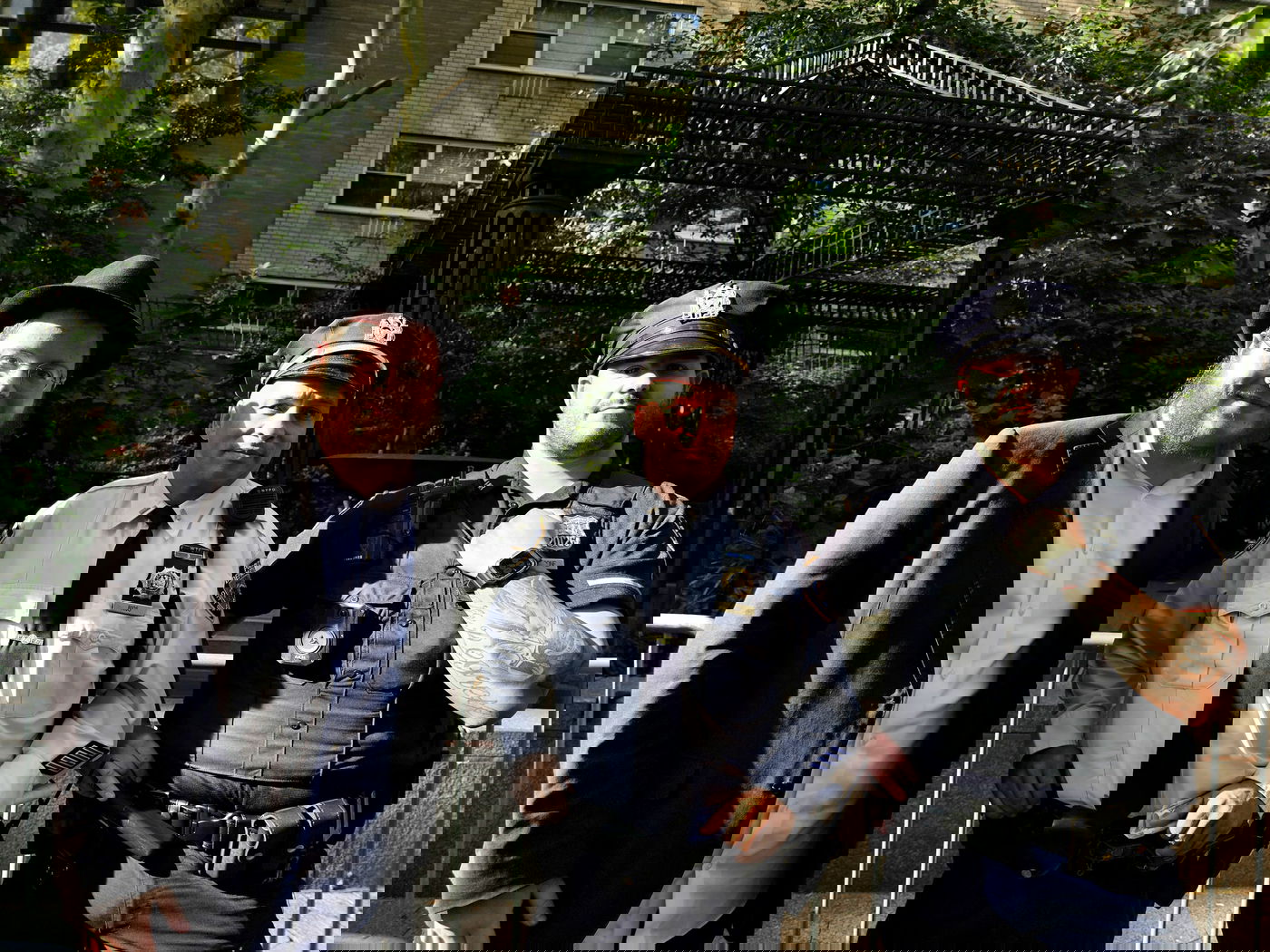 קידוש ה' מול האו"ם: חסידי חב"ד זיכו מפגינים בהנחת תפילין