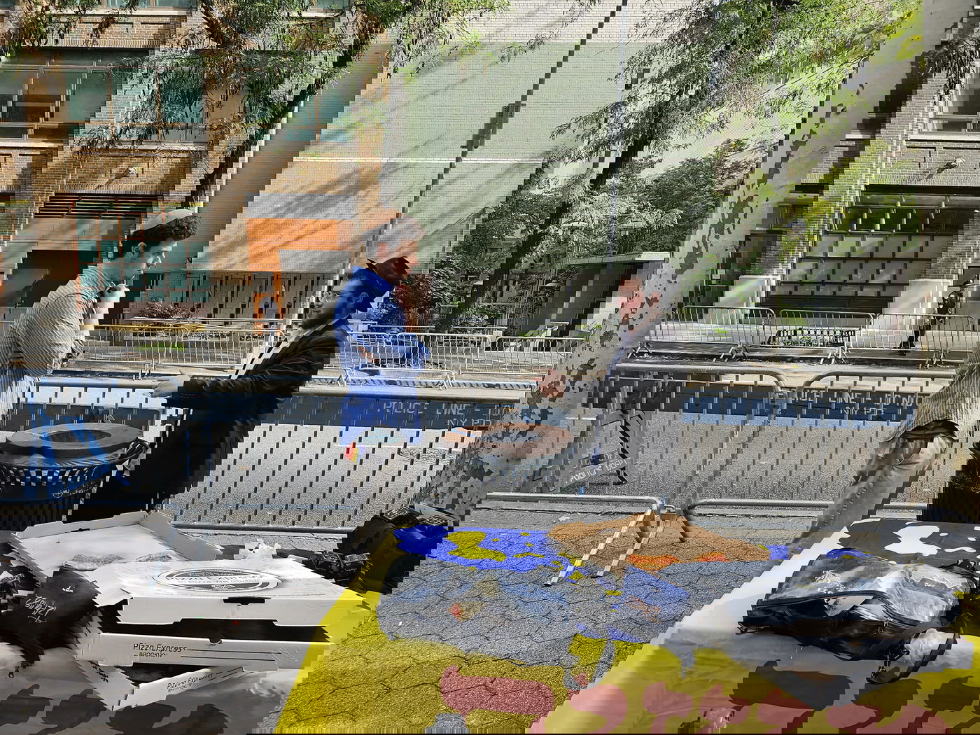 קידוש ה' מול האו"ם: חסידי חב"ד זיכו מפגינים בהנחת תפילין