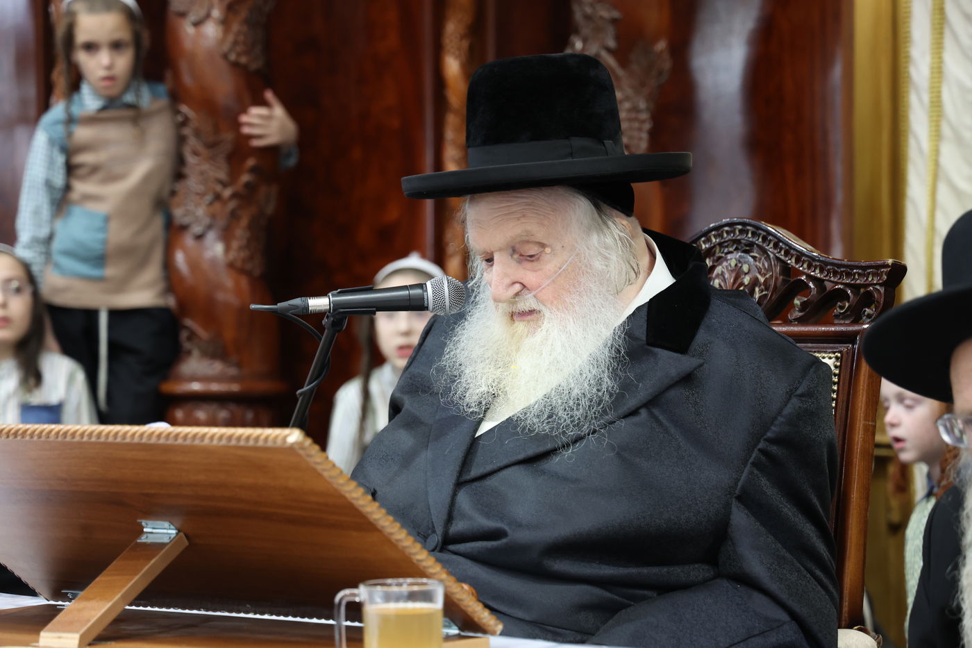 הגר"מ שטרנבוך פסק: "אין לתת סוכריות לילדים ביום כיפור"; זה הנימוק ההלכתי