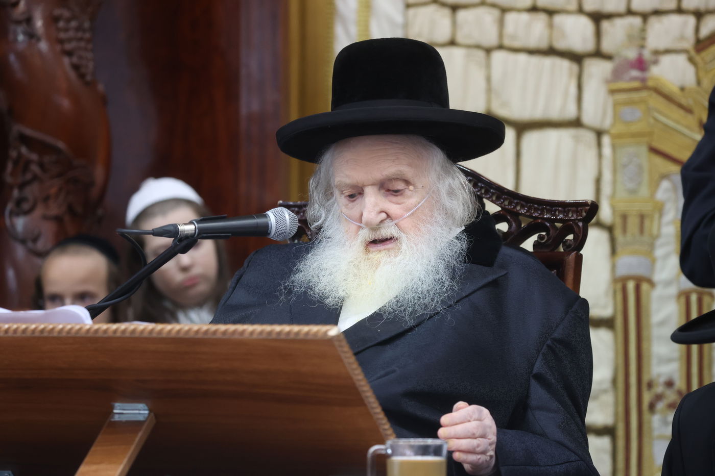 הגר"מ שטרנבוך פסק: "אין לתת סוכריות לילדים ביום כיפור"; זה הנימוק ההלכתי