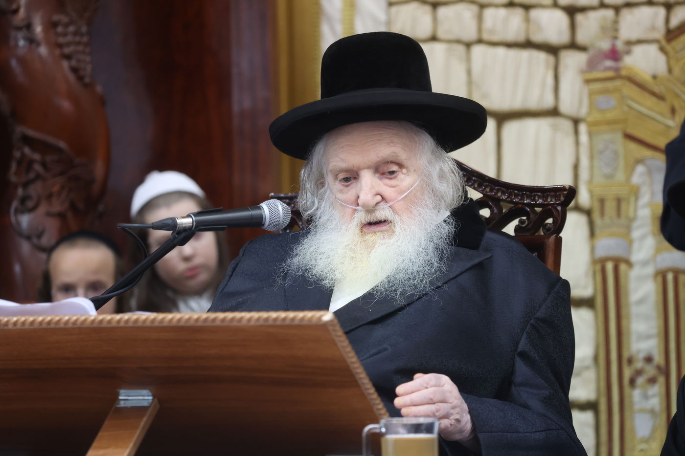 הגר"מ שטרנבוך פסק: "אין לתת סוכריות לילדים ביום כיפור"; זה הנימוק ההלכתי