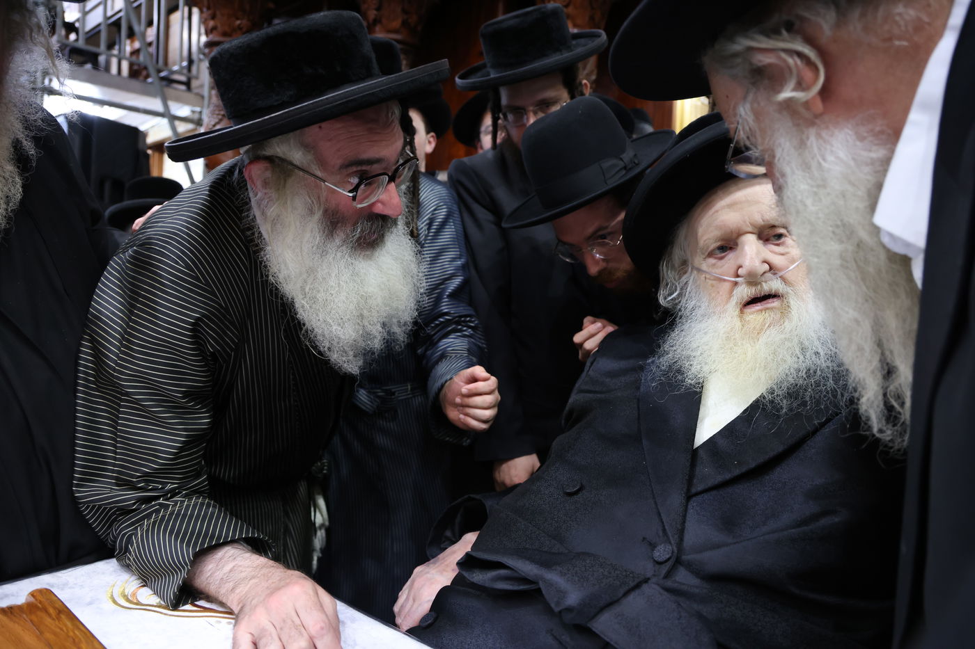 הגר"מ שטרנבוך פסק: "אין לתת סוכריות לילדים ביום כיפור"; זה הנימוק ההלכתי