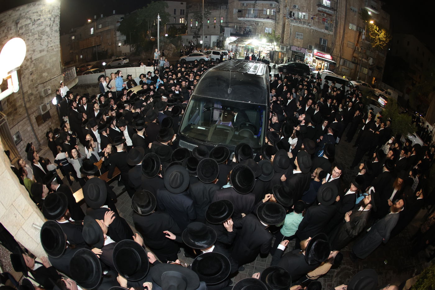 הגר"מ שטרנבוך פסק: "אין לתת סוכריות לילדים ביום כיפור"; זה הנימוק ההלכתי