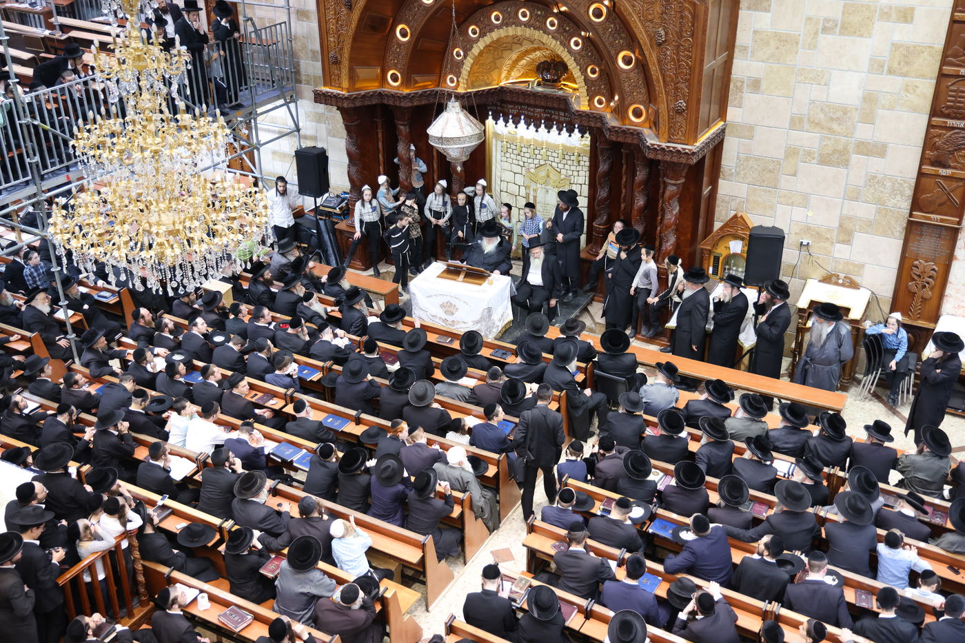 הגר"מ שטרנבוך פסק: "אין לתת סוכריות לילדים ביום כיפור"; זה הנימוק ההלכתי