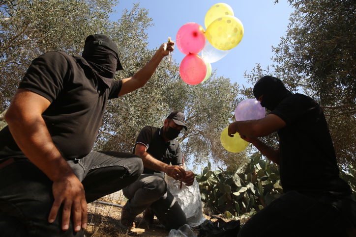 שריפות מבלוני תבערה; צה"ל מתגבר כוחות ליד רצועת עזה