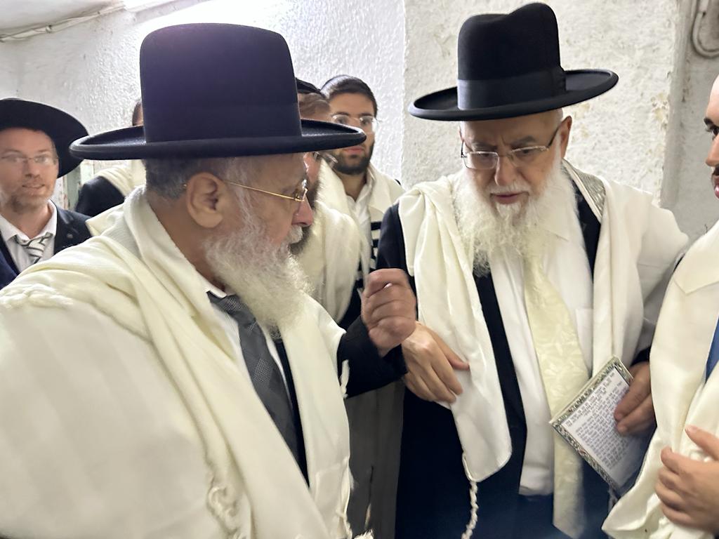 תיעוד: הראשון לציון בברכת הלבנה במוצאי יום הכיפורים