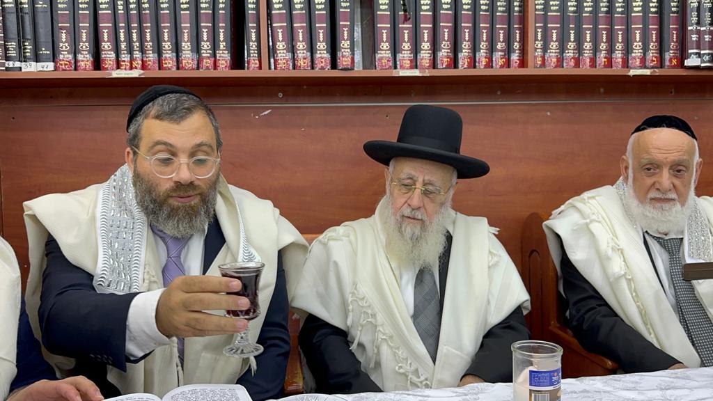 תיעוד: הראשון לציון בברכת הלבנה במוצאי יום הכיפורים