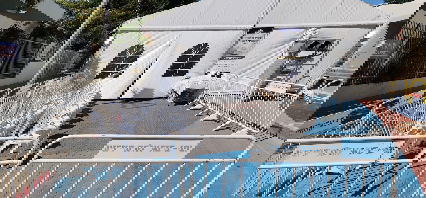 הצד האחר של כיפור בתל אביב: רבבות התפללו באהלי התפילה