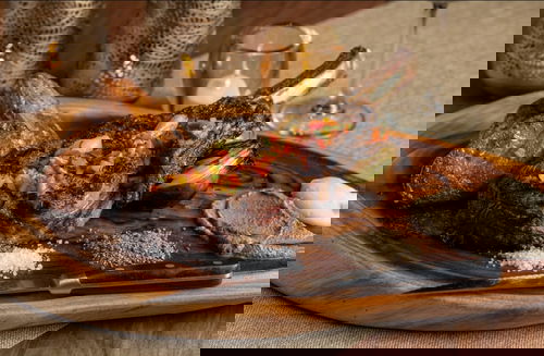 מהרו להזמין ולשריין לכם מקום בסוכת הענק ולהתפנק על חגיגת בשרים משובחת