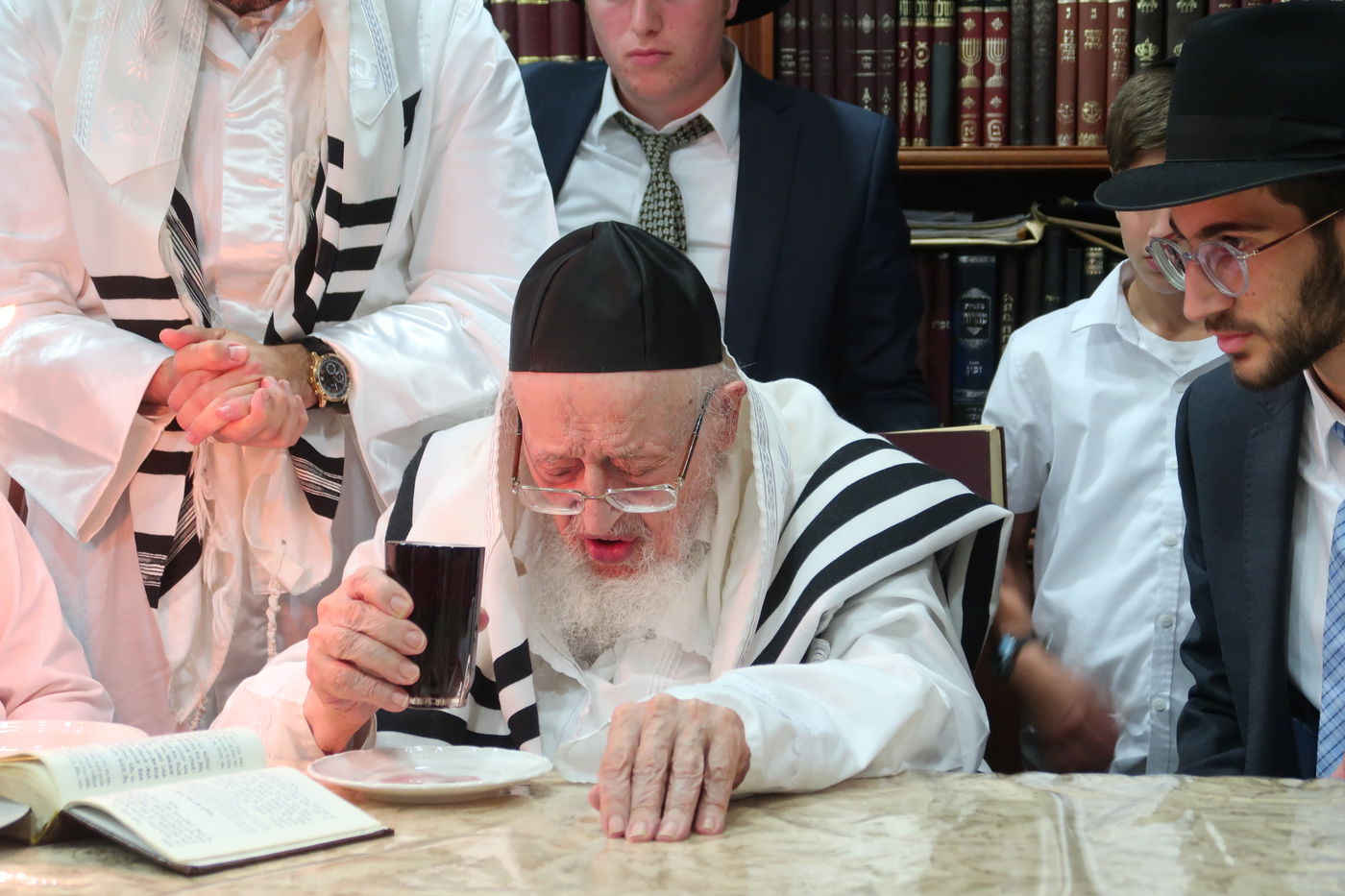 ערב יום כיפור ומוצאי יום כיפור בצל הגרמ"צ ברגמן