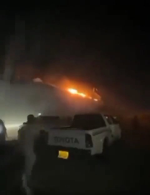 רגעי השריפה מחוץ לאולם