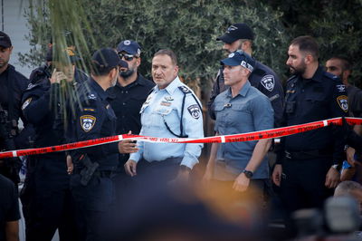 המפכ"ל שבתאי בזירת הרצח, היום