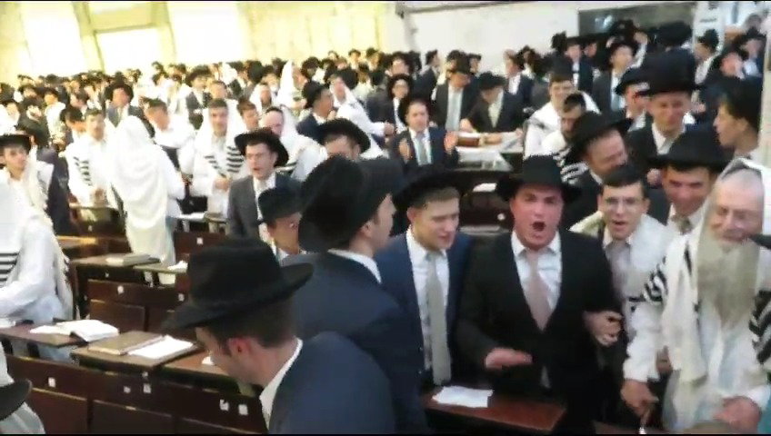 הריקודים בישיבת בית מתתיהו