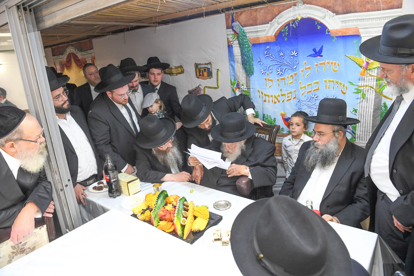 הגר"ח בסוכתו של הגרי"מ דרוק בגבעת שאול