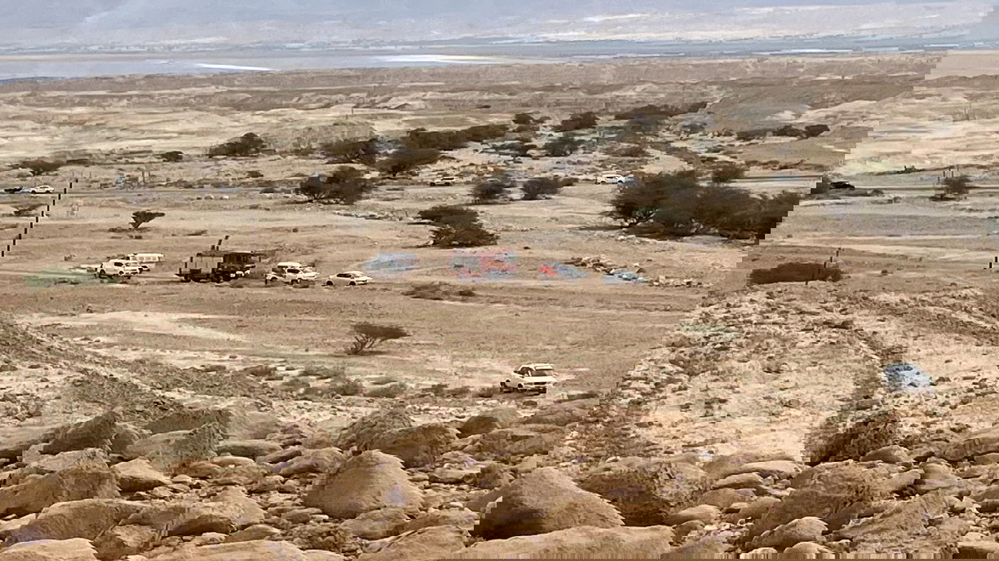 שני מטיילים נלכדו על מצוק תלול סמוך לצומת הערבה | כך הם חולצו