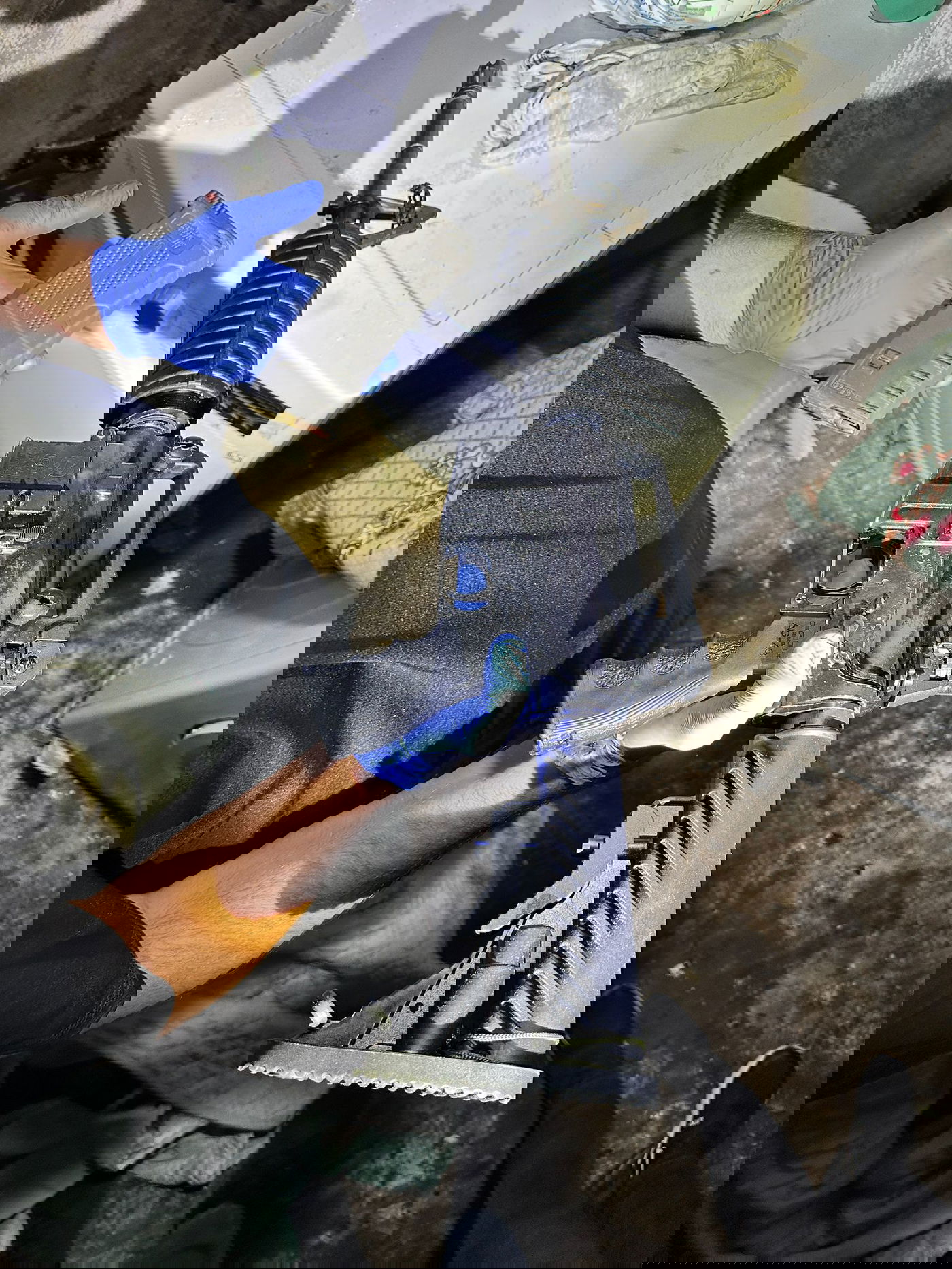 רגע לפני ירי: המשטרה פשטה על מתחם ובו לוחות זיהוי מזויפות, שכפ"צים, מחסניות. שלושה נעצרו