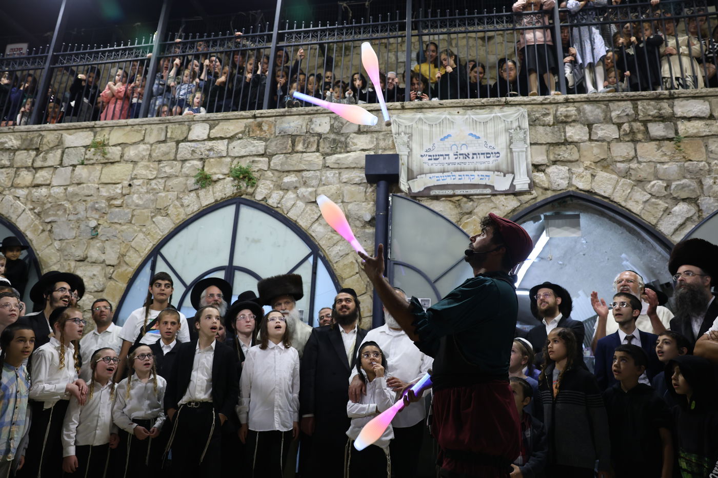 כך חגגו את שמחת בית השואבה בקבר הרשב"י | תיעוד