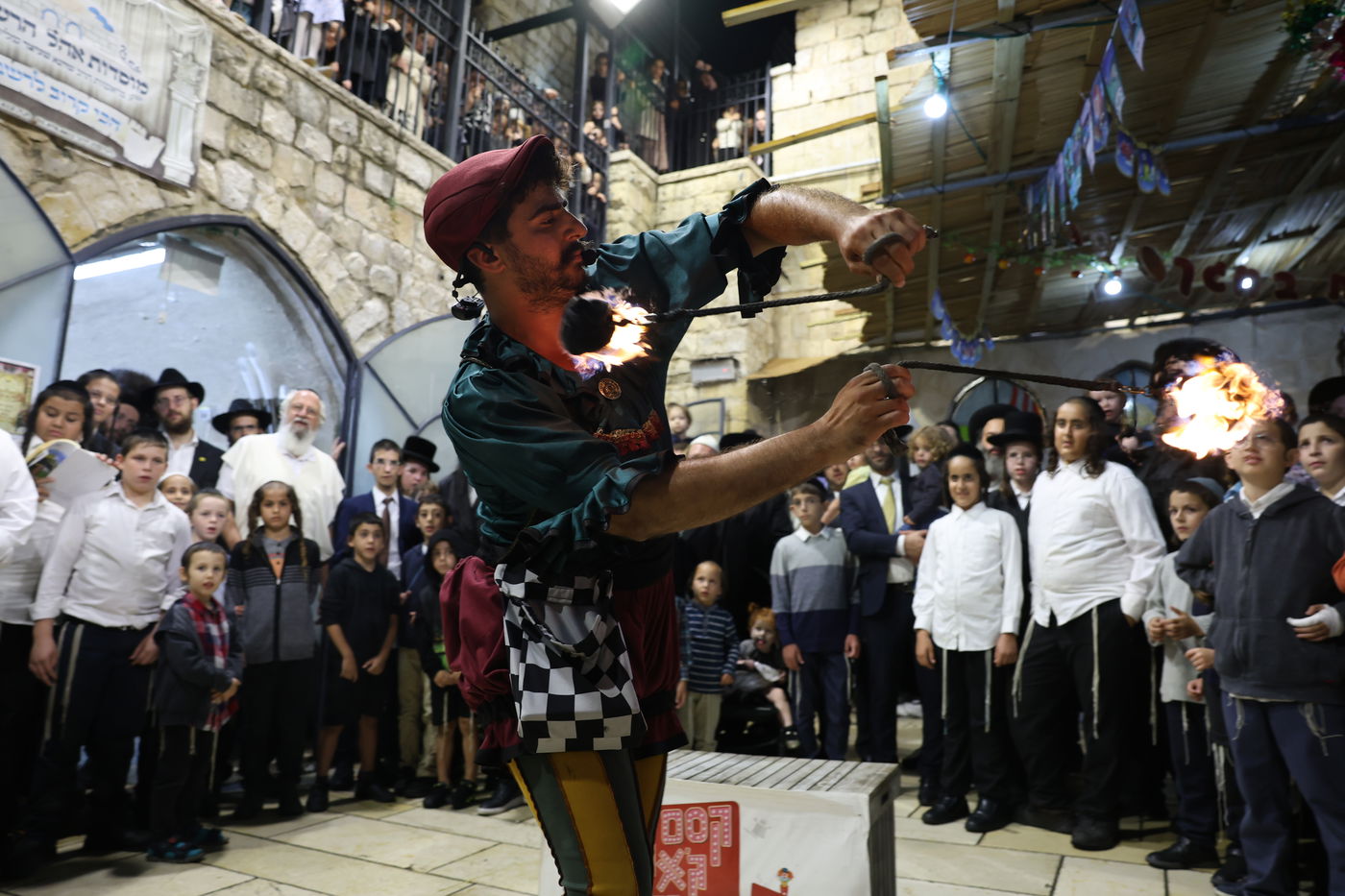 כך חגגו את שמחת בית השואבה בקבר הרשב"י | תיעוד