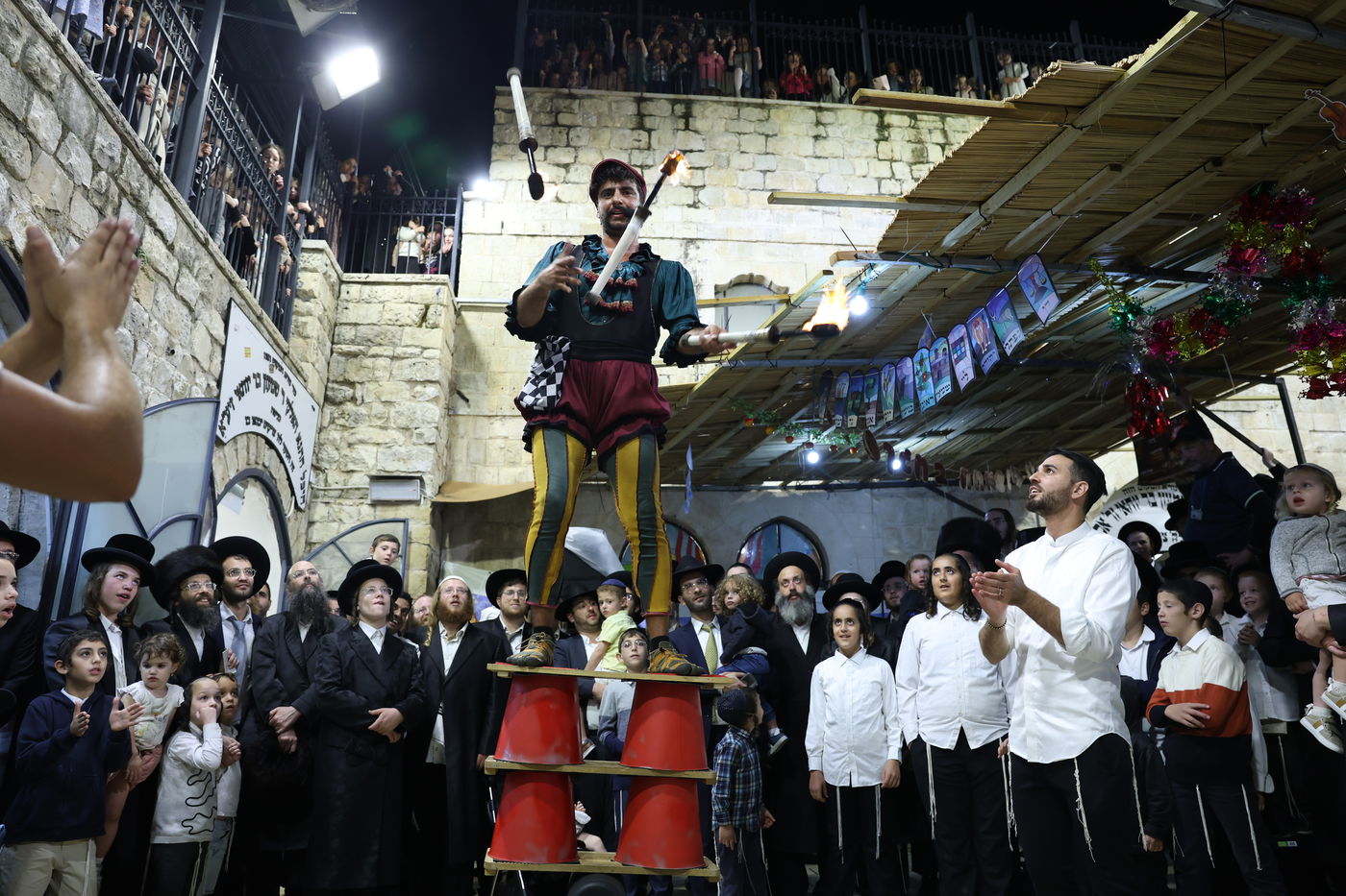 כך חגגו את שמחת בית השואבה בקבר הרשב"י | תיעוד