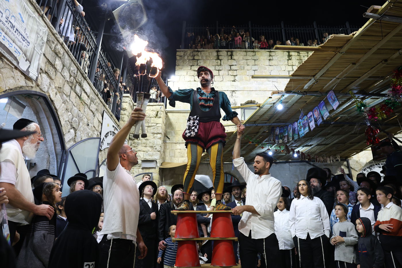 כך חגגו את שמחת בית השואבה בקבר הרשב"י | תיעוד
