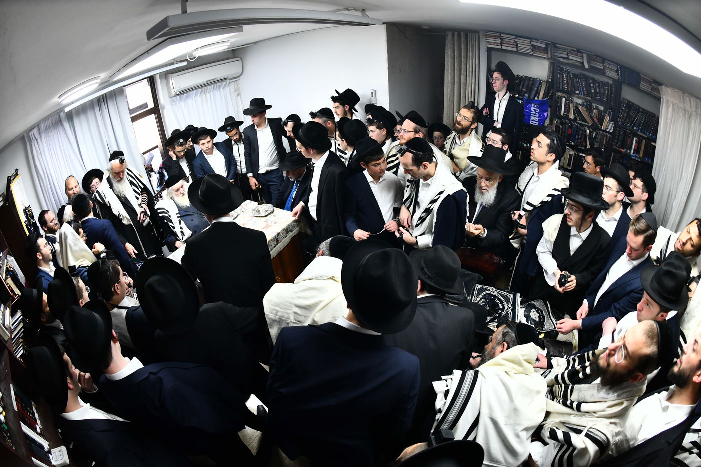 הנגידים במעונו של הגר"מ שטרנבוך