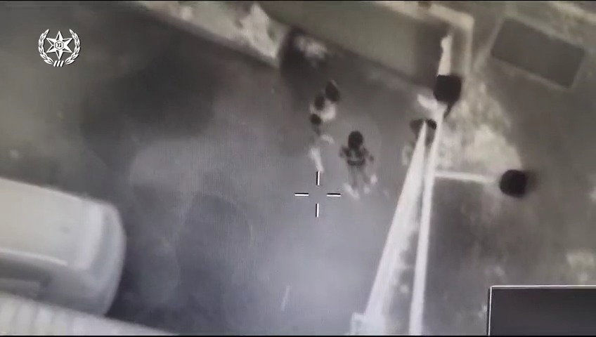 כך זוהו החשודים החמושים