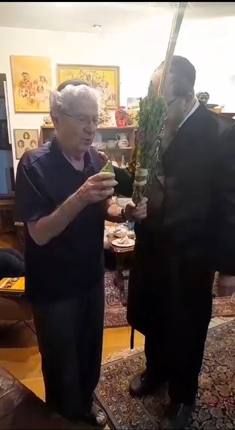 אהרן ברק בנטילת ארבעת המינים