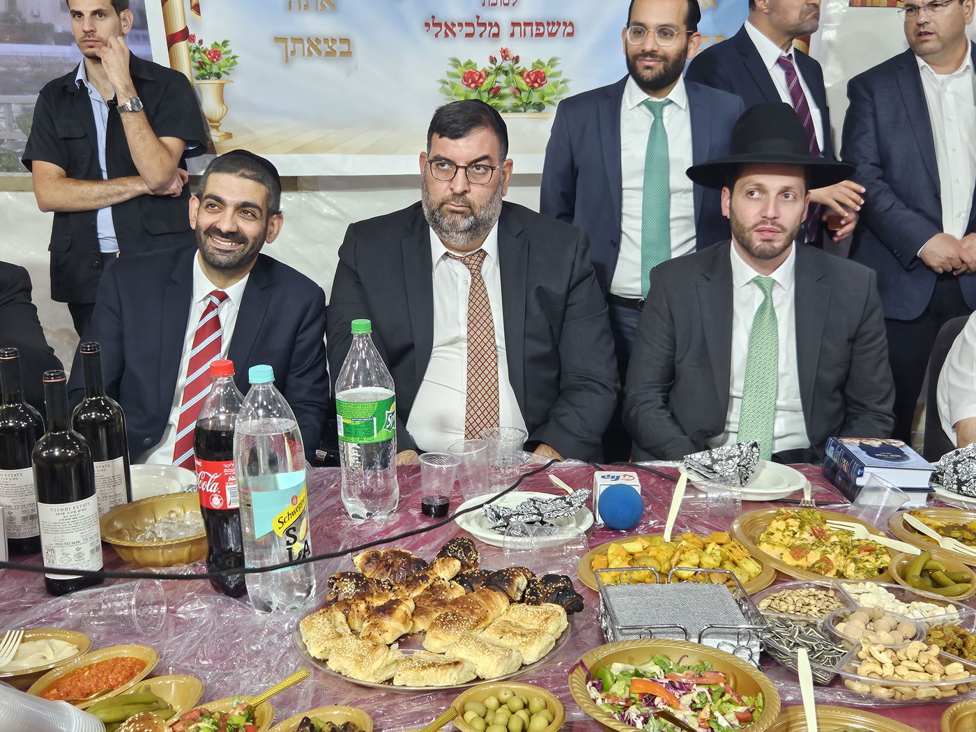 תיעוד: שמחת החג בסוכתו של שר הדתות מיכאל מלכיאלי