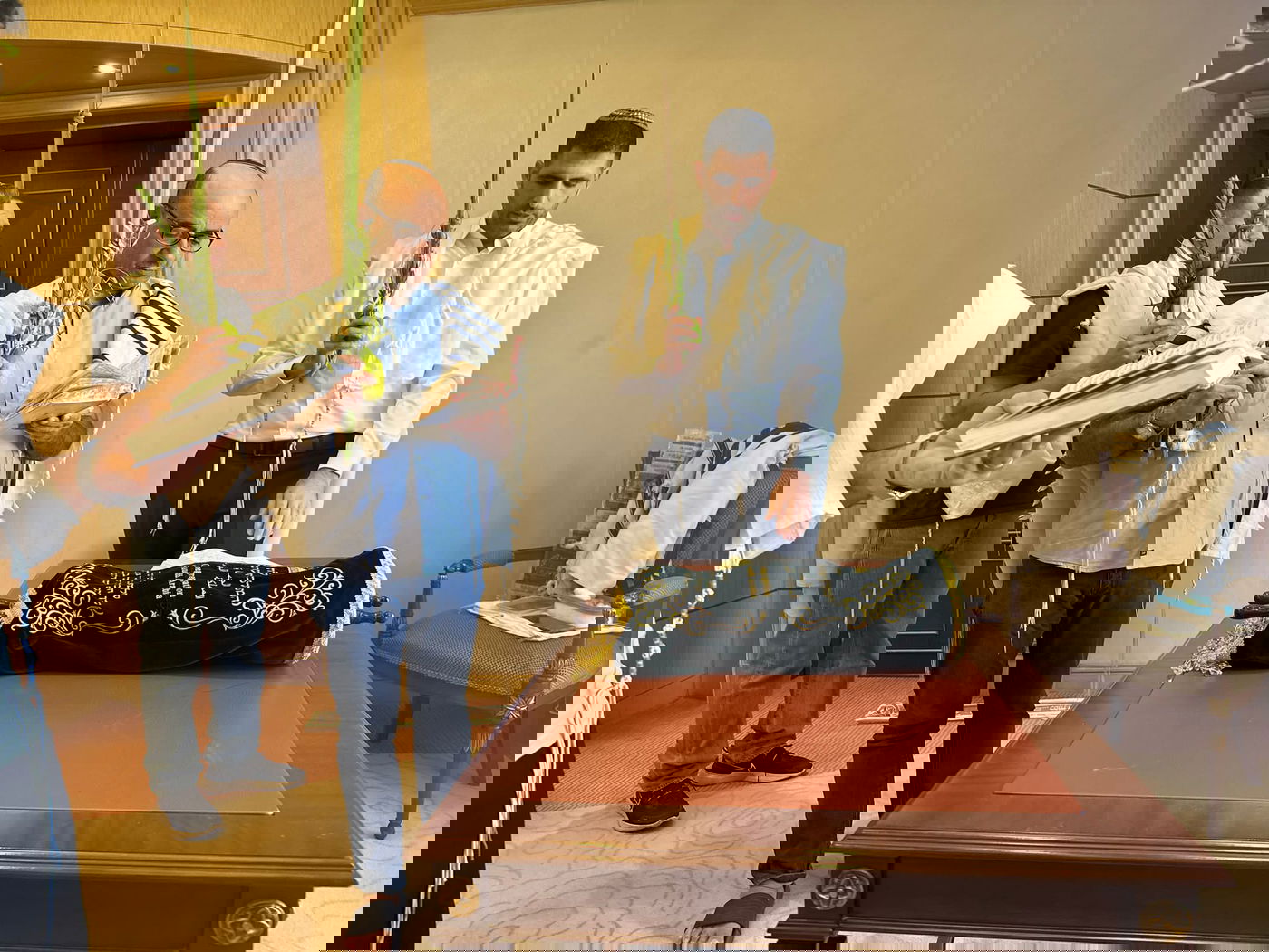 השר שלמה קרעי נטל ארבעת המינים וקרא בתורה בערב הסעודית